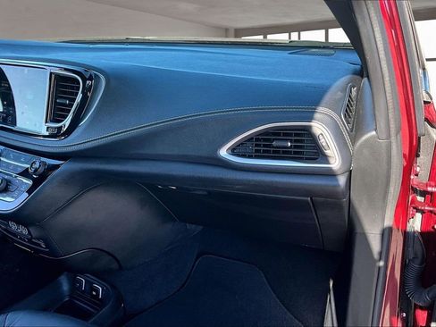 Used 2021 Chrysler Pacifica Touring-L w/ Uconnect Theater Family Group image 25