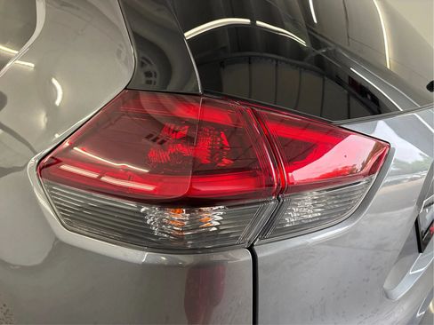 Used 2020 Nissan Rogue SV w/ Premium Package AWD/4WD image 32
