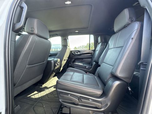 Used 2023 Chevrolet Suburban RST w/ Luxury Package image 32