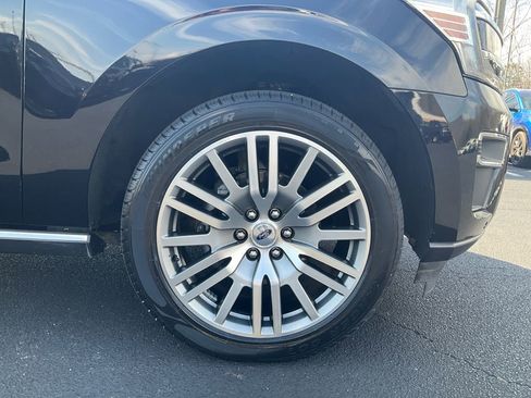 Used 2023 Ford Expedition Limited image 10