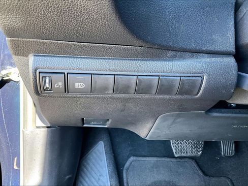 Used 2025 Toyota Corolla SE image 31