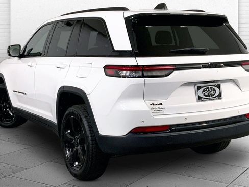 Used 2023 Jeep Grand Cherokee Altitude AWD/4WD image 11