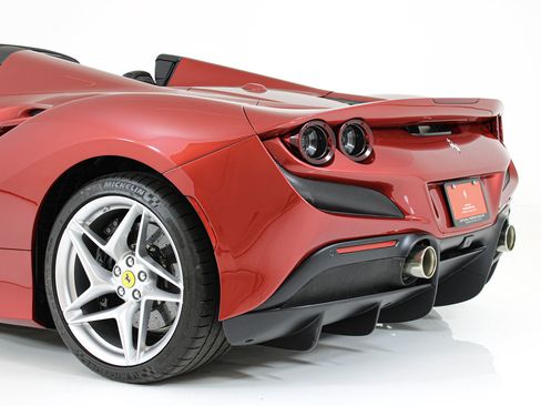 Certified 2023 Ferrari F8 Tributo RWD image 9