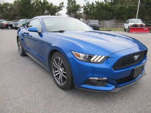 Used 2017 Ford Mustang EcoBoost image 3