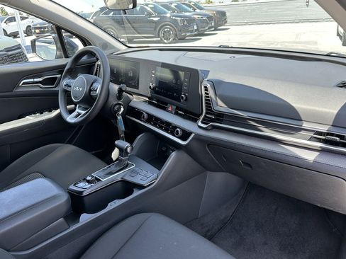 Used 2025 Kia Sportage LX FWD image 16