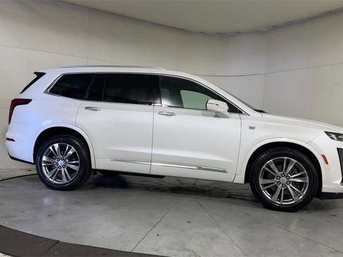 Used 2023 Cadillac XT6 Premium Luxury image 8