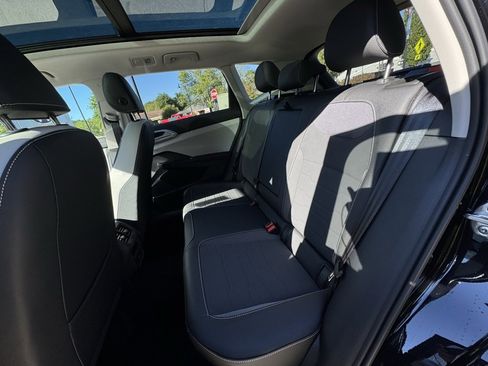 New 2025 Volkswagen Taos SE image 26