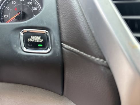 Used 2020 GMC Acadia SLT w/ LPO, Floor Liner Package image 29