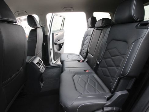 Used 2025 Volkswagen Atlas SE AWD/4WD image 29