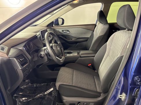 Used 2023 Nissan Rogue SV image 24