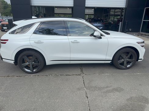 Used 2023 Genesis GV70 2.5T w/ Sport Prestige Package AWD/4WD image 3