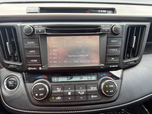 Used 2018 Toyota RAV4 XLE FWD image 23