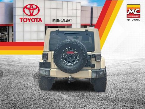 Used 2016 Jeep Wrangler Unlimited Sahara w/ Max Tow Package AWD/4WD image 4