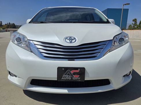 Used 2012 Toyota Sienna Limited w/ Premium Pkg FWD image 4