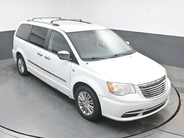 Used 2014 Chrysler Town & Country Touring-L FWD image 32