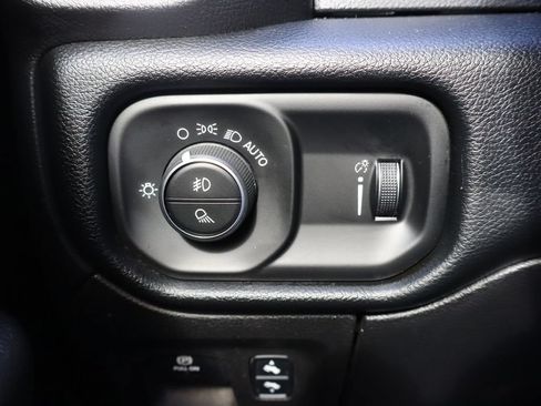 Used 2020 RAM 1500 Big Horn AWD/4WD image 16