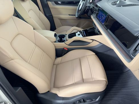 Used 2026 Porsche Cayenne E-Hybrid image 30