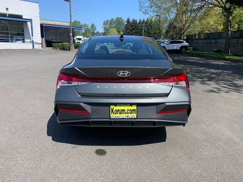 New 2026 Hyundai Elantra SE FWD image 4