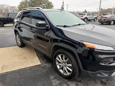Used 2018 Jeep Cherokee Limited image 4