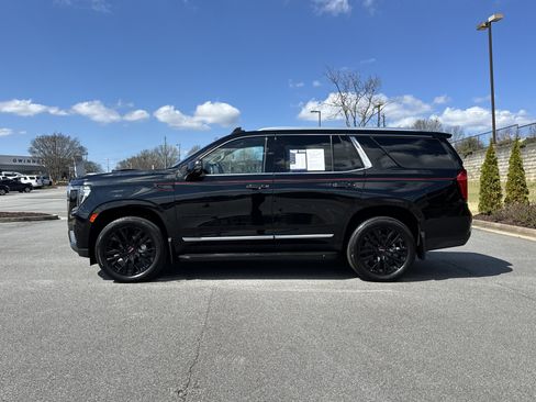 Used 2023 GMC Yukon SLT w/ SLT Premium Package image 7