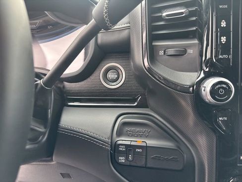 Used 2024 RAM 3500 Limited image 33