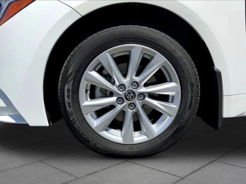Used 2025 Toyota Corolla LE w/ LE Premium Package image 11