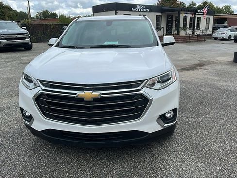 Used 2019 Chevrolet Traverse LT image 2