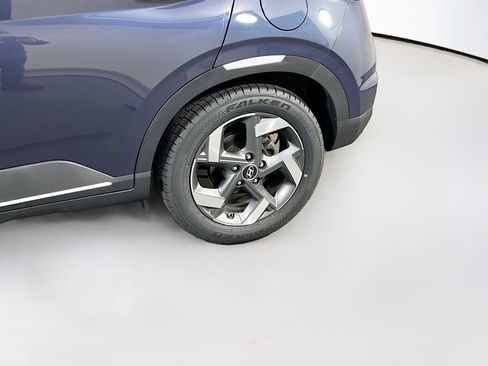 Used 2021 Hyundai Venue image 30