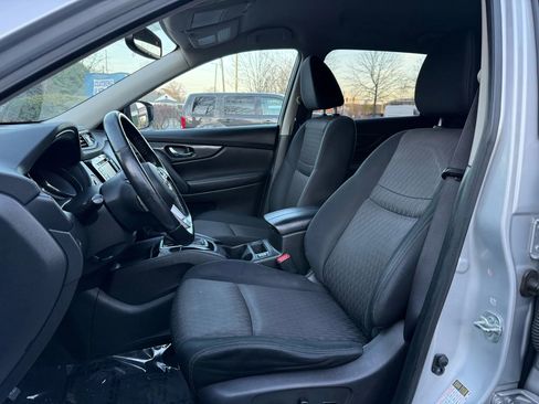 Used 2017 Nissan Rogue SV w/ SV Premium Package AWD/4WD image 30