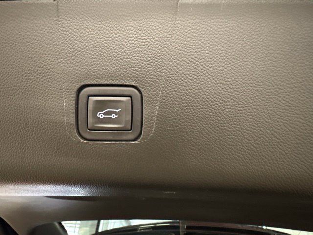 Used 2023 Chevrolet Traverse LT FWD image 34