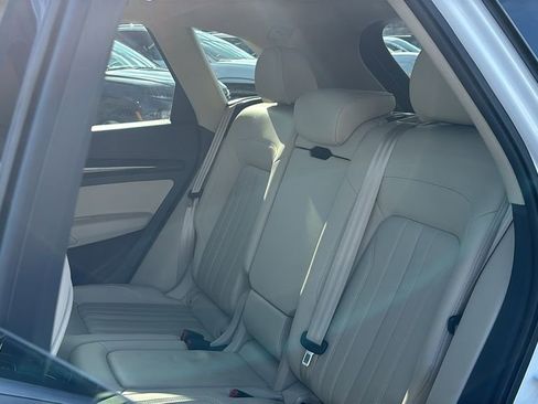 Used 2018 Audi Q5 2.0T Premium Plus w/ Premium Plus Package image 27