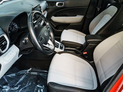 Certified 2021 Hyundai Venue SEL image 28