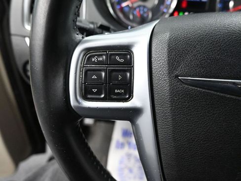 Used 2013 Chrysler Town & Country Touring image 31