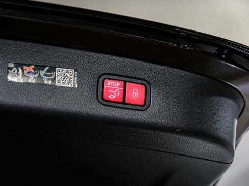 Used 2024 Mercedes-Benz GLC 300 4MATIC image 54