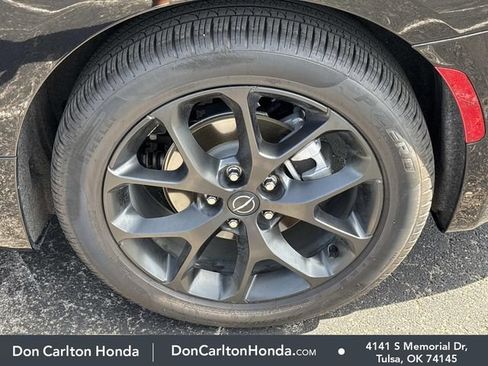 Used 2025 Chrysler Pacifica Limited w/ Trailer Tow Group FWD image 11