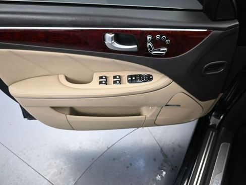 Used 2012 Hyundai Equus Signature RWD image 21