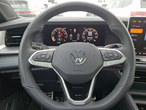 New 2026 Volkswagen Tiguan SE R-Line AWD/4WD image 14