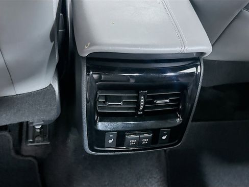 Used 2019 Toyota Avalon Limited image 28