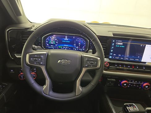 Used 2025 Chevrolet Silverado 1500 RST w/ Redline Edition AWD/4WD image 15