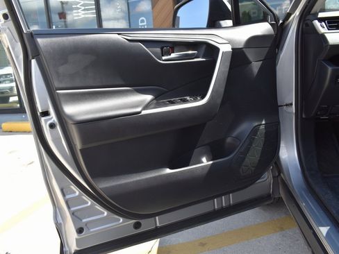 Used 2020 Toyota RAV4 XLE image 13