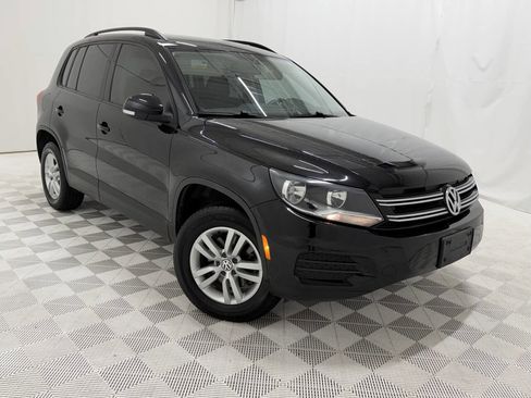Used 2016 Volkswagen Tiguan S image 3