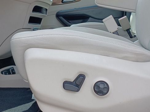 Used 2017 Chrysler Pacifica Touring FWD image 6