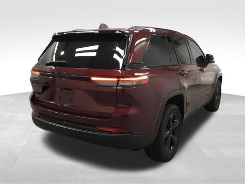 Used 2023 Jeep Grand Cherokee Altitude AWD/4WD image 15