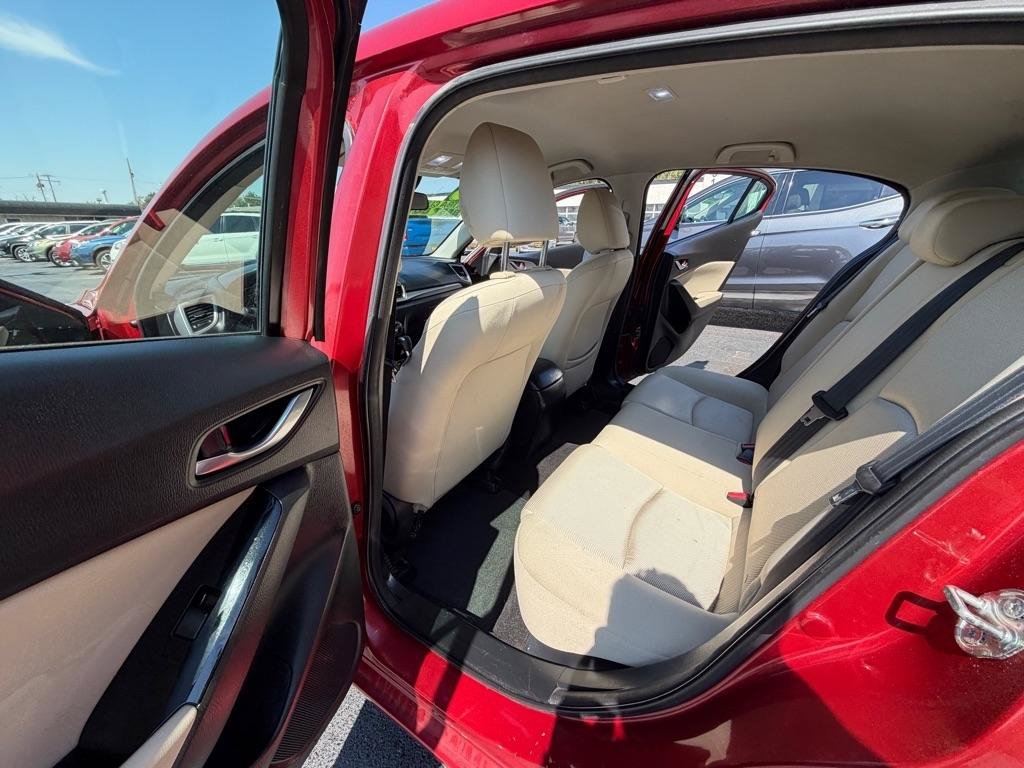 Used 2018 MAZDA MAZDA3 Sport FWD image 14