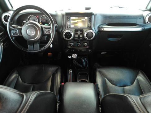 Used 2016 Jeep Wrangler Rubicon w/ Power Convenience Group image 3