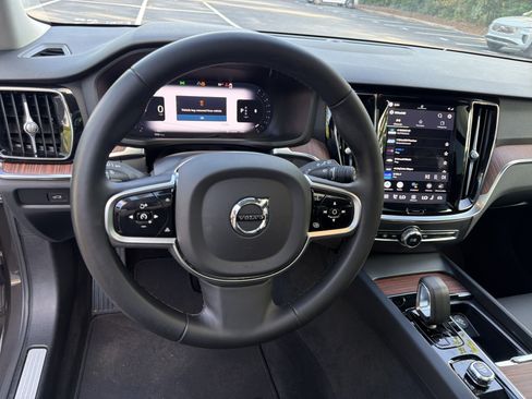 Certified 2025 Volvo V60 B5 Cross Country Plus AWD/4WD image 18