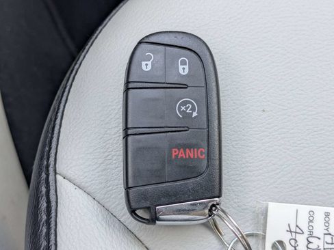 Used 2018 Jeep Compass Latitude w/ Popular Equipment Group FWD image 33