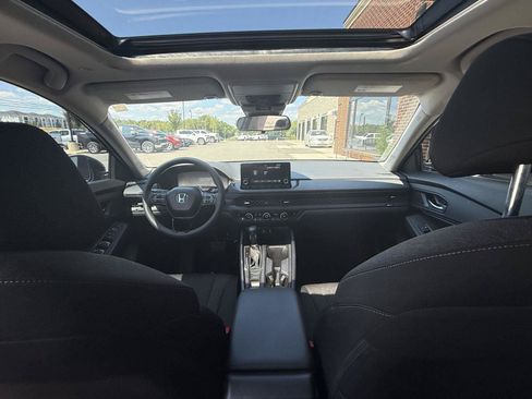 Used 2025 Honda Accord SE image 17