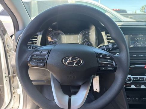 Used 2020 Hyundai Elantra SE w/ Cargo Package (C1) FWD image 11