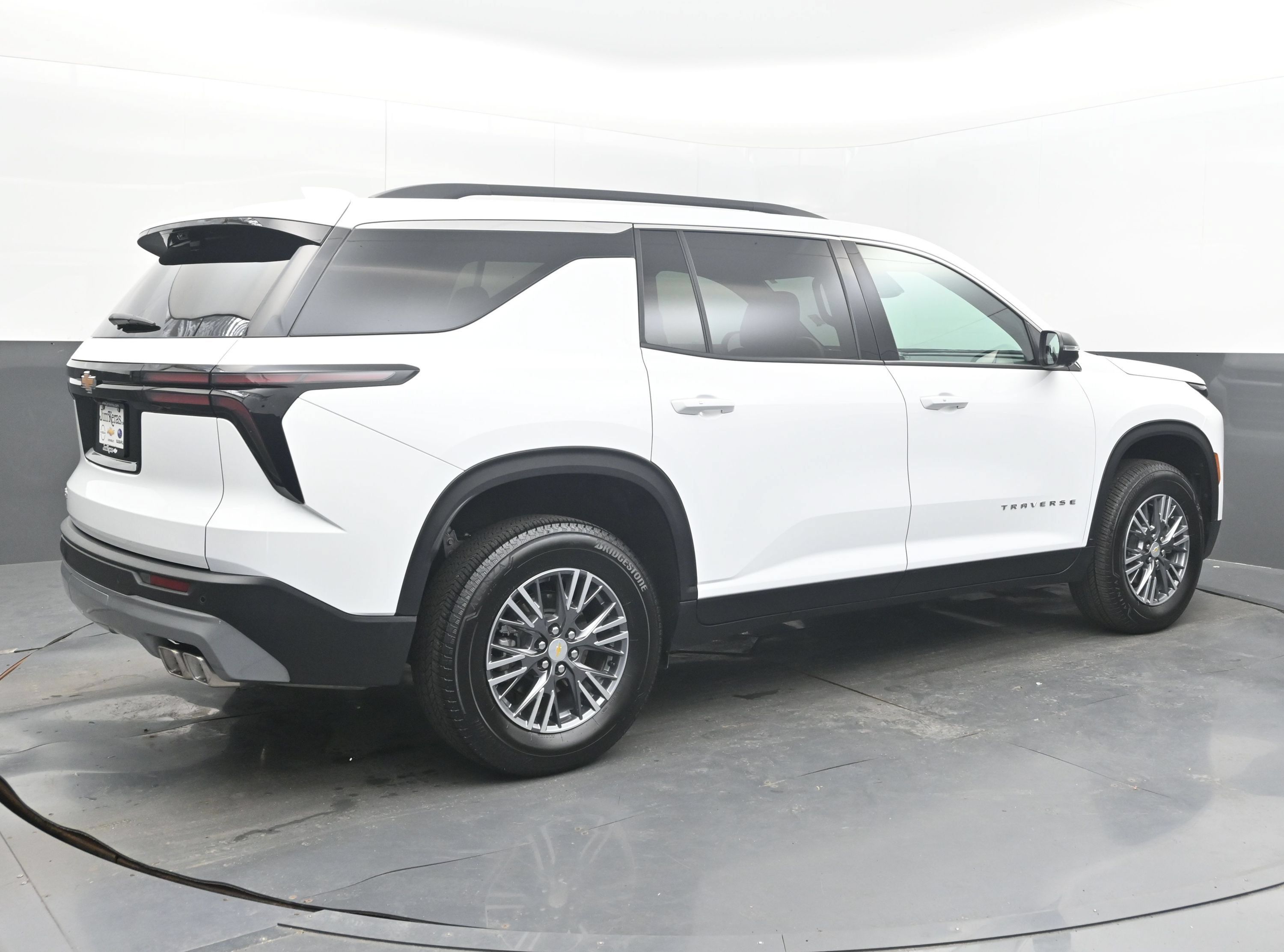 Certified 2026 Chevrolet Traverse LT w/ Driver Confidence Package FWD image 9